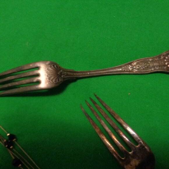 ANTIQUE SILVERPLATE CREAMER & 2 EARLY PLATED ORNATE FORKS NECKLACE CHARM… - Picture 9 of 12